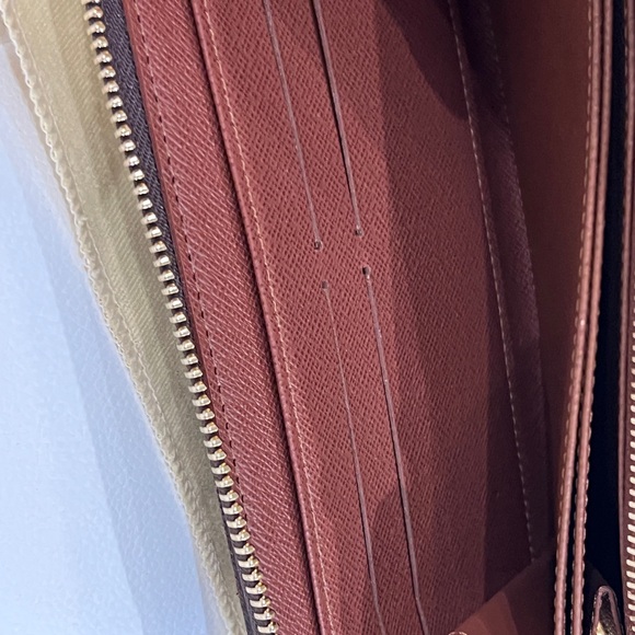 Louis Vuitton Monogram Zippy Wallet 100% Authentic - Picture 8 of 16